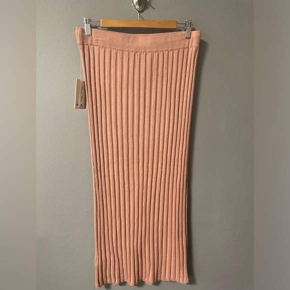 NWT Industry knit sweater top and skirt set in a mauve color. Size Medium - Picture 6 of 10